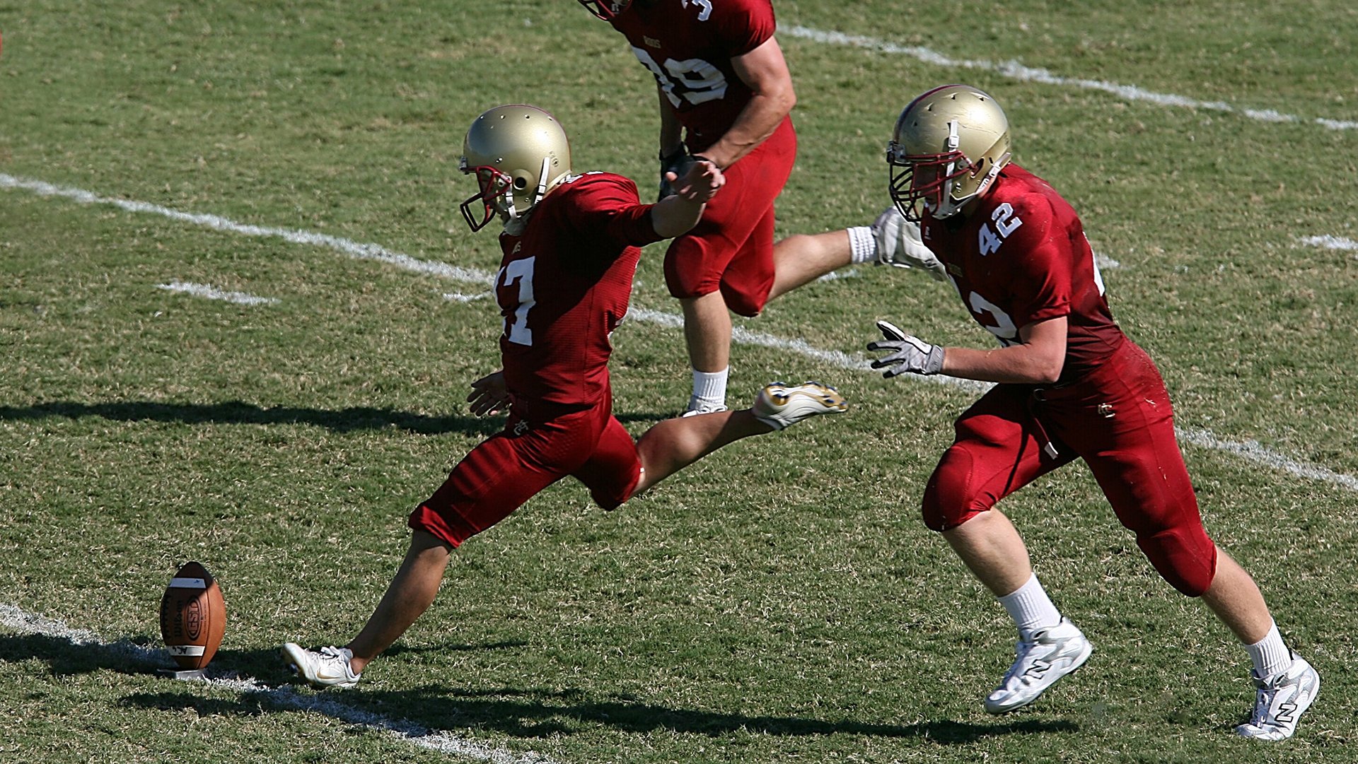 是否应强化球队与地方教育合作项目，是否应强化球队与地方教育合作项目的关系