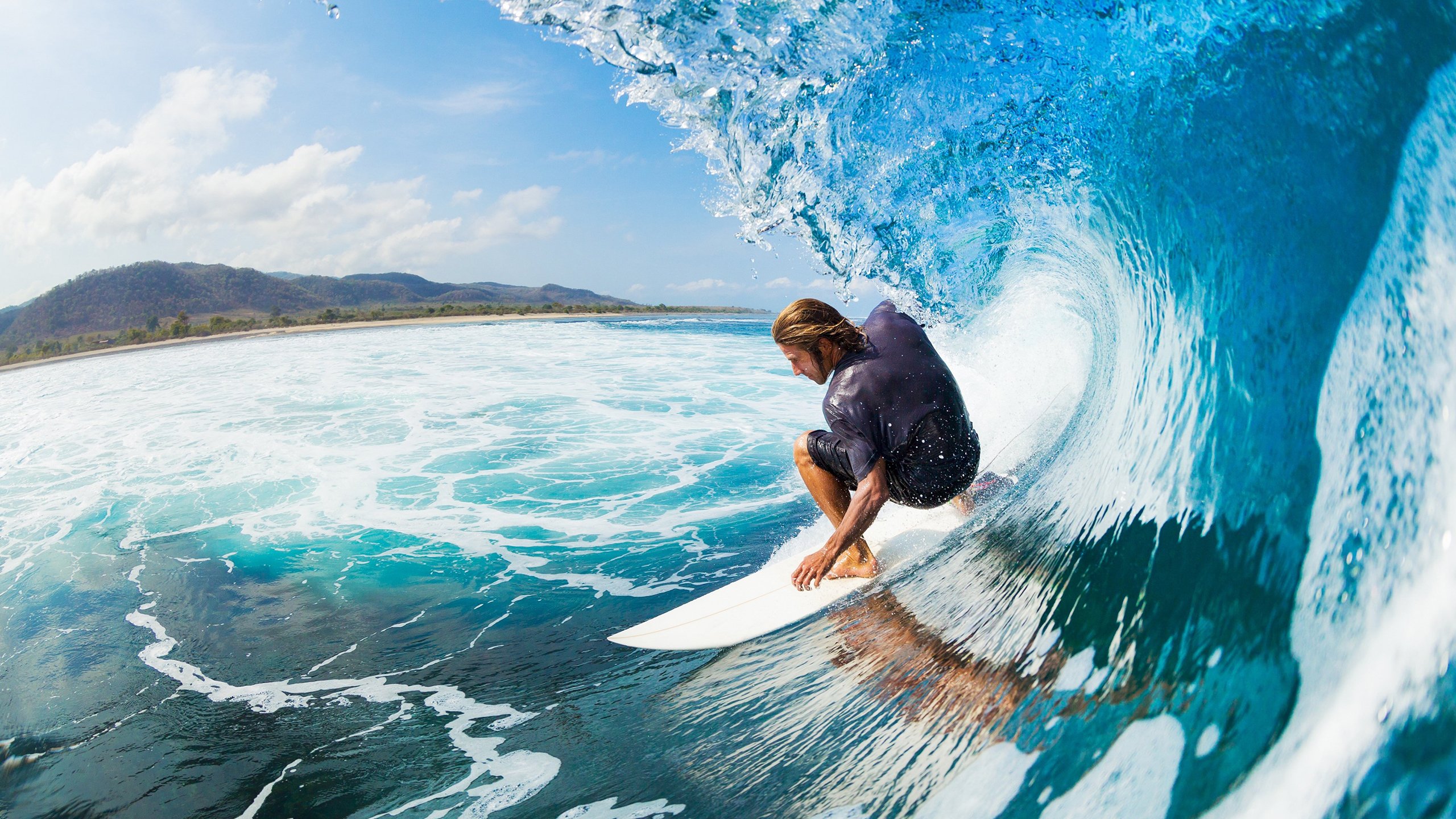 英格兰骑手汤姆·麦克尤恩携手“London 52”勇夺巴黎奥运会三项赛金牌,感动全场。